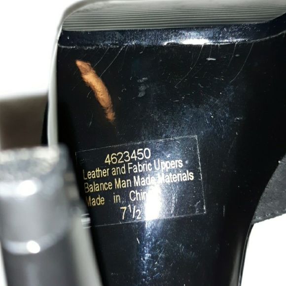 Kelly & Katie‎ Patent Leather Small Platform Heels - Picture 4 of 7